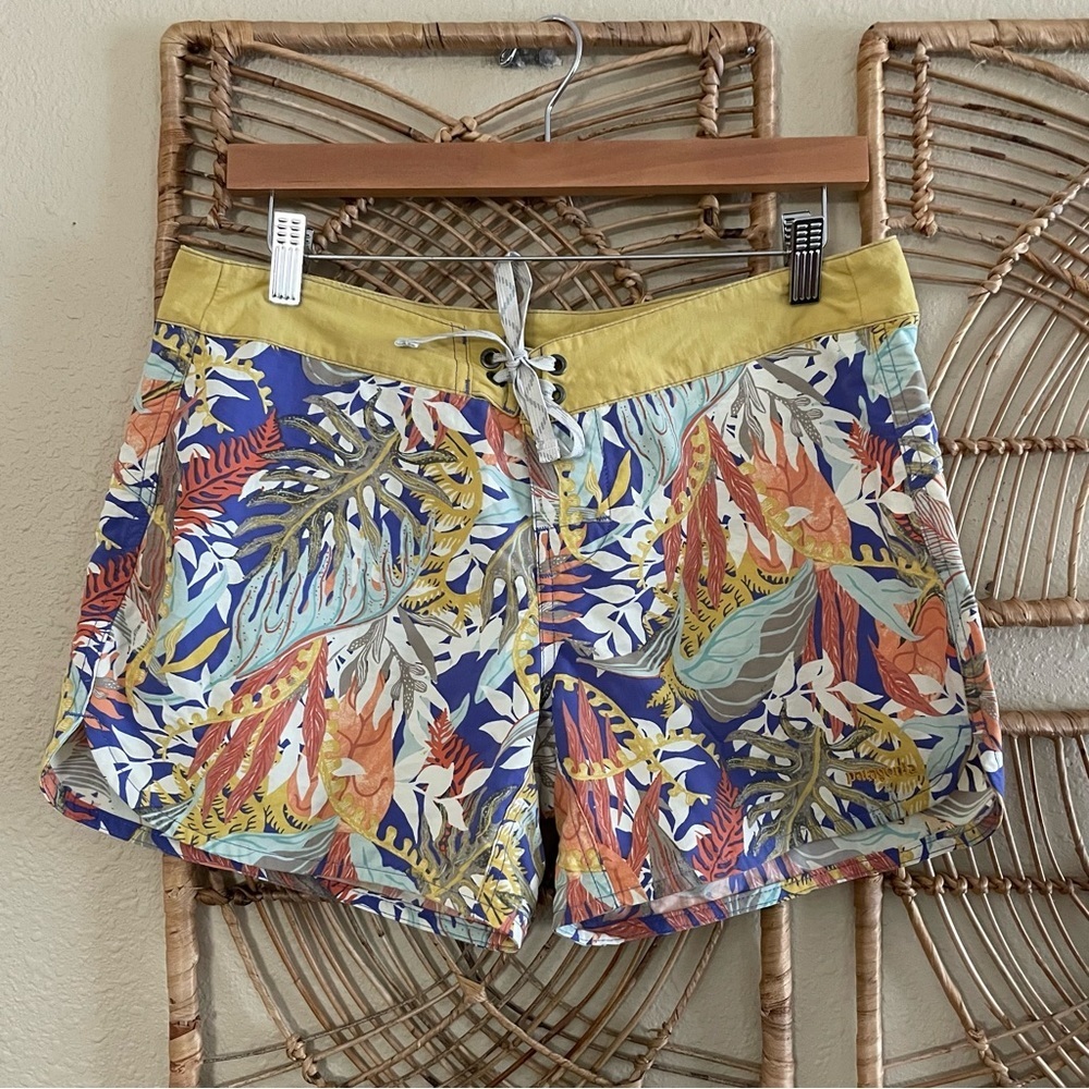 Patagonia Jurassic Ferns Wavefarer 5" Board Shorts Tropical Beach  Women's Sz 8